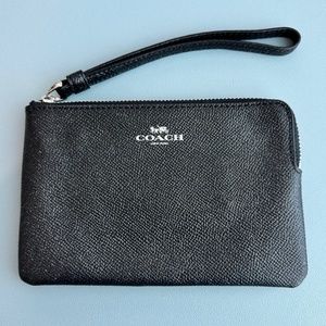 Coach Corner Zip Wristlet - Black/Silver